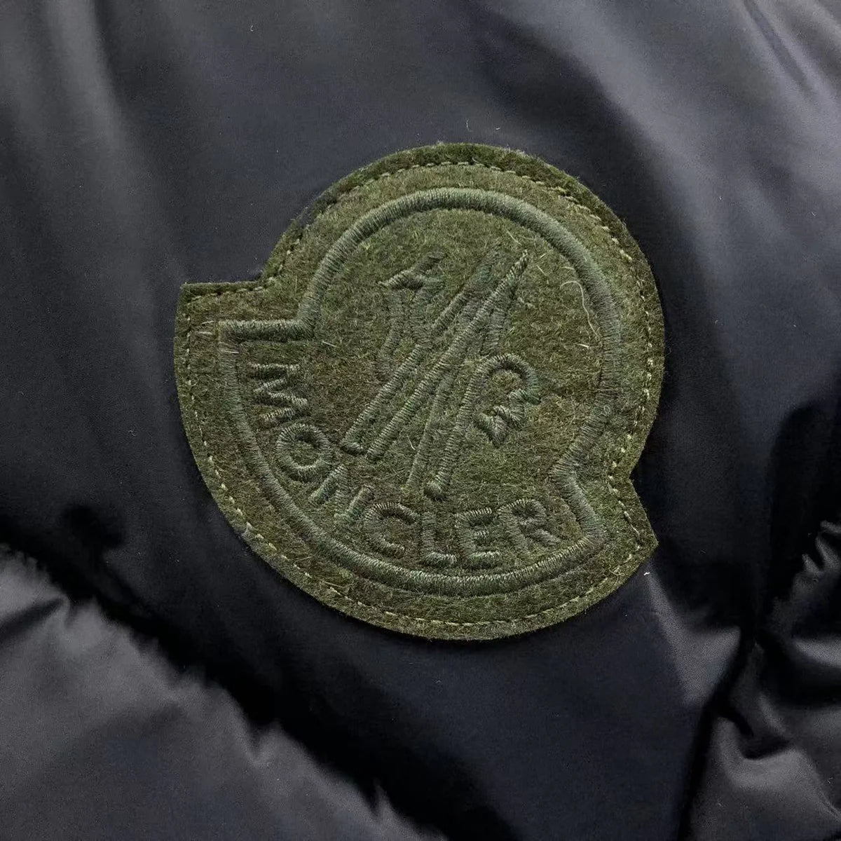 Moncler - jakna - black